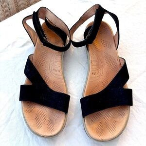 Acorn Shoes/Acorn Vista Ankle Sandals Black and Tan Size 10 Velcro closure